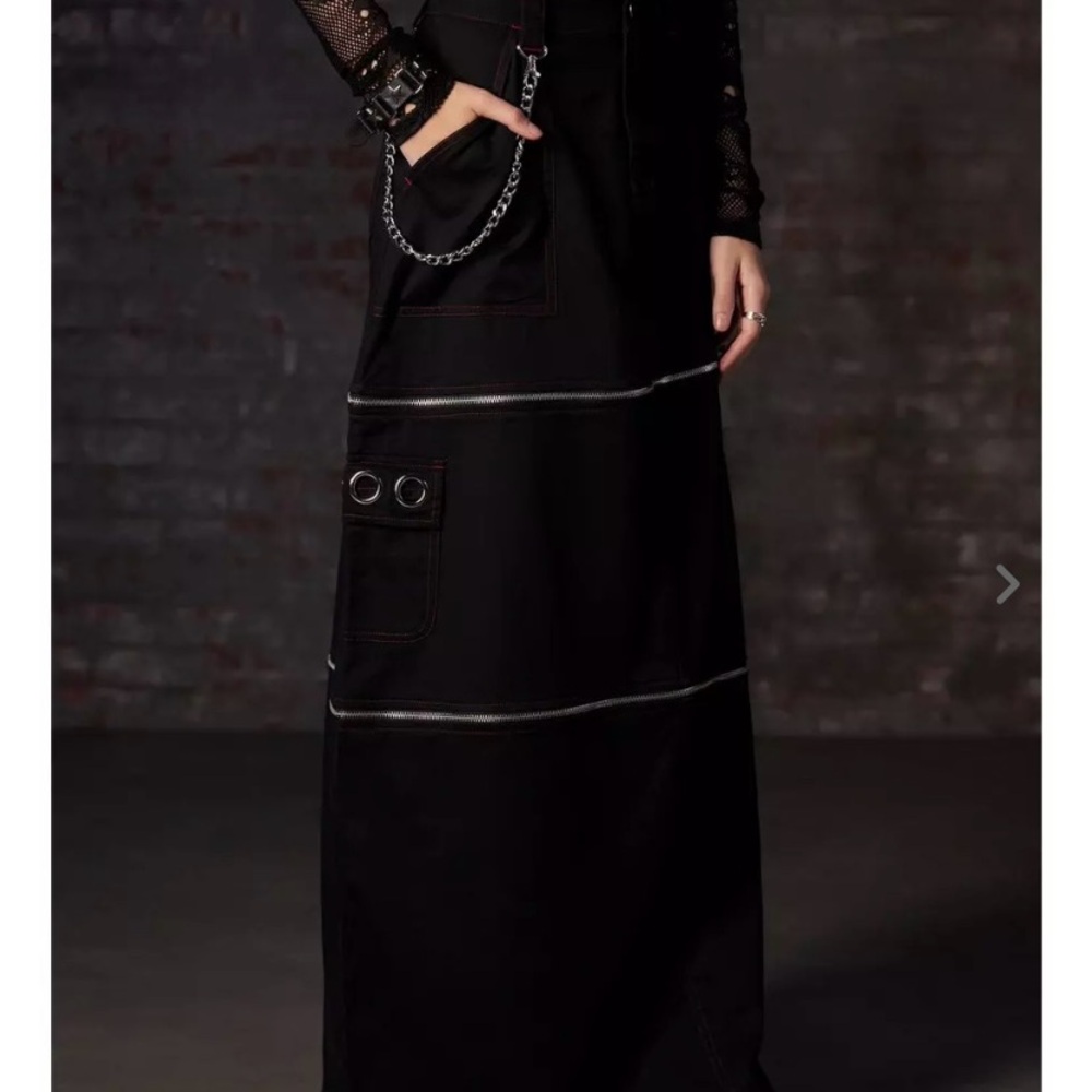 Hot Topic Social Collision black and red zip off maxi skirt plus size 1. NWOT